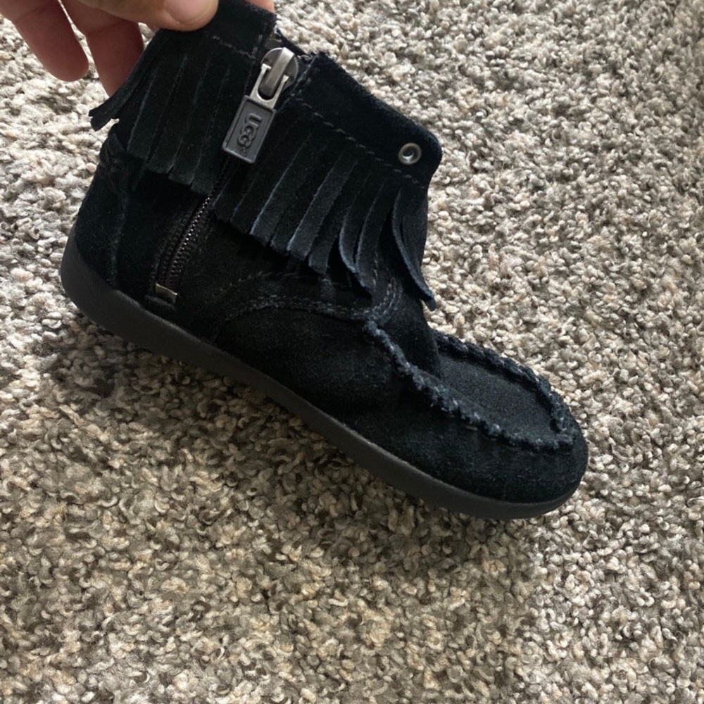 Girls black uggs size 8.1/2 new